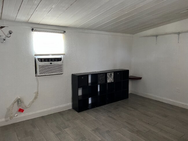 Photo - 2806 Tropic Rd Unit 4
