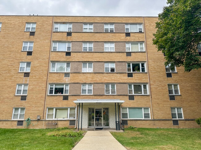 Building Photo - 2035 W Granville Ave Unit C414