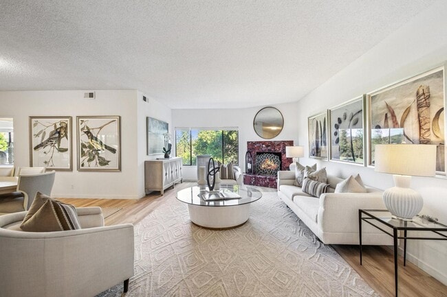 Elegant 2BR Condo with Golf Course Views i... - Elegant 2BR Condo with Golf Course Views i...