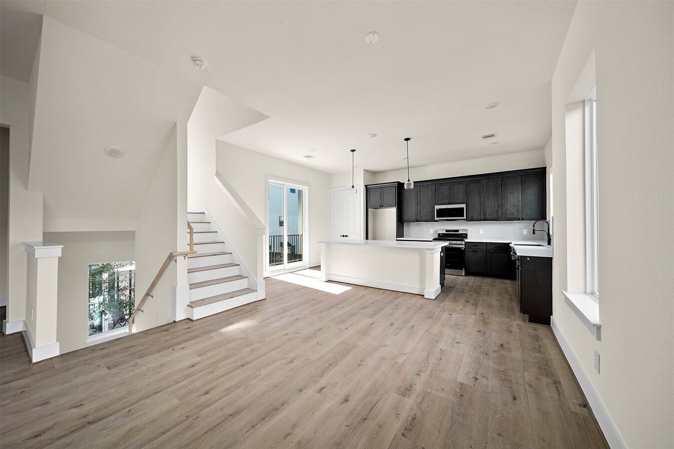 Photo - 2708 Nagle St