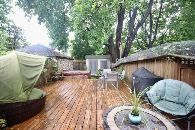 Photo - 390 Holland Ave