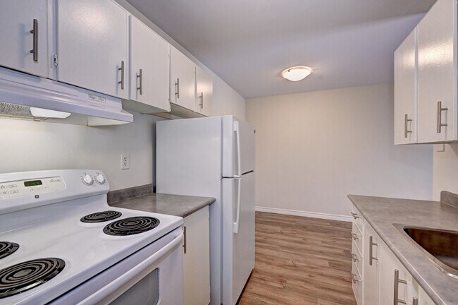 Photo - Lakeview Towers