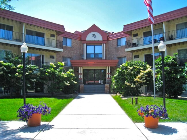 Building Photo - The Bluffs of Burnsville