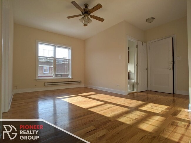 Building Photo - 949 W Cornelia Ave Unit 949-3d Rental
