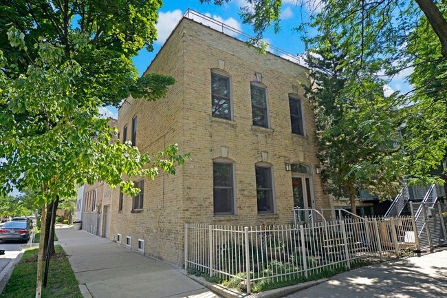 Building Photo - 1501 W Ohio St Rental