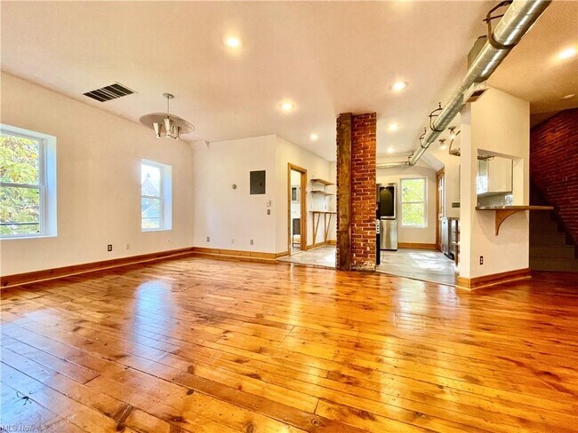 Photo - W 54th Triplex Unit 3