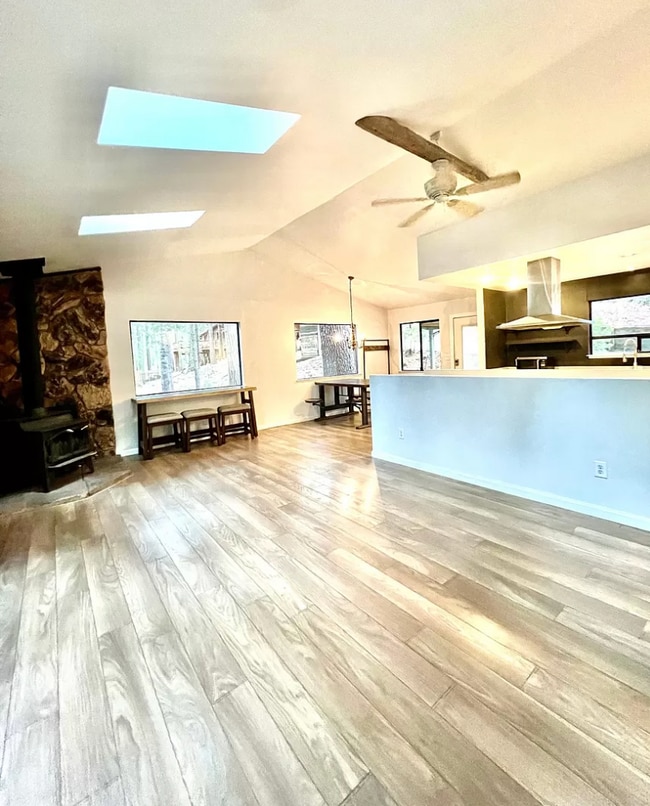 27151 Lake Dr