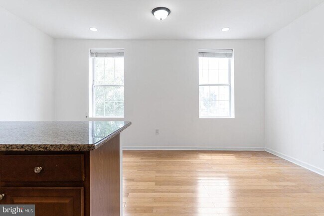 Photo - 227 E Girard Ave Unit 2