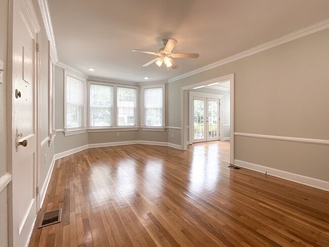 Photo - 735 E 52nd St Unit #2