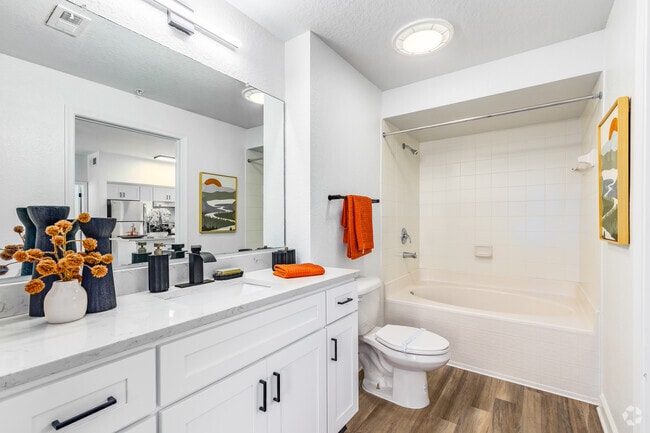 2BR, 2BA - 1,046SF - Second Bathroom