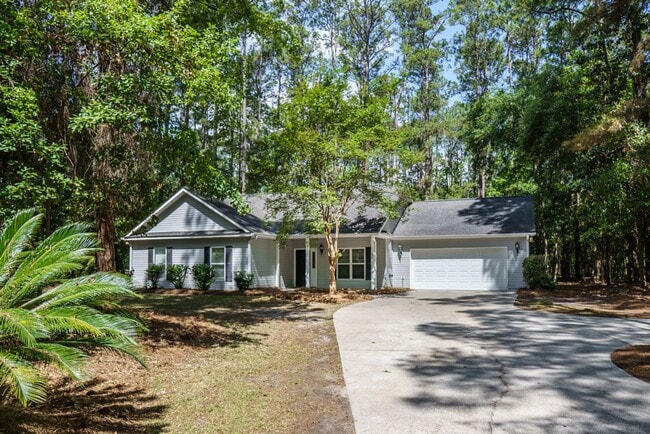 Building Photo - Desirable home on Lady's Island