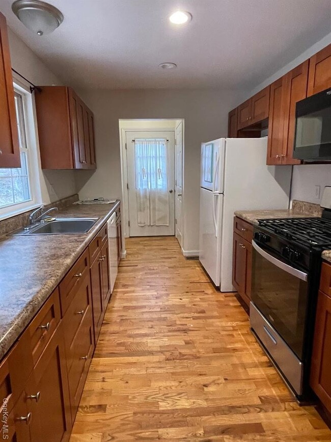 Photo - 95 Old Mountain Rd