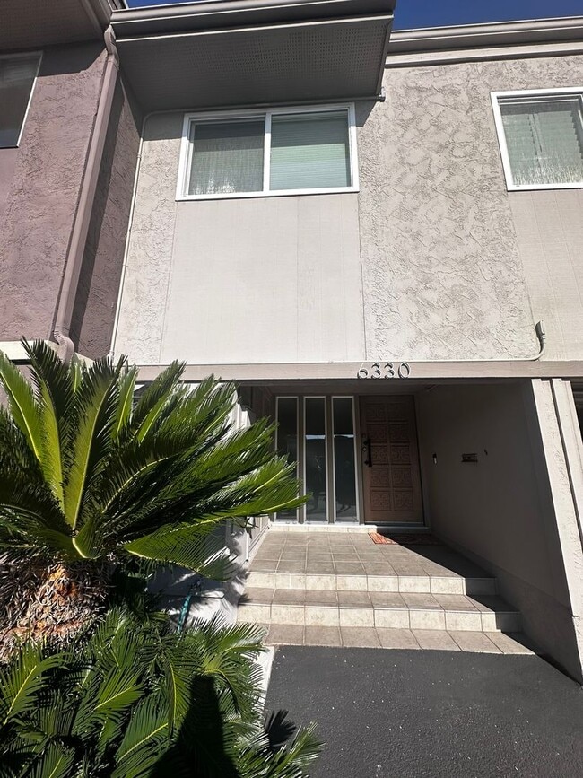 Building Photo - Beautiful 3 bed, 2 bath Townhome close to USD and Mission Valley!