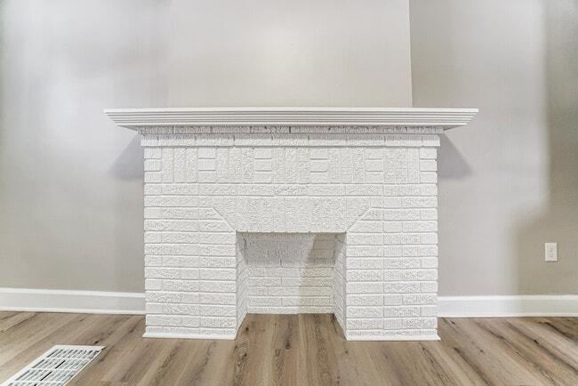 Photo - 1081 S Champion Ave