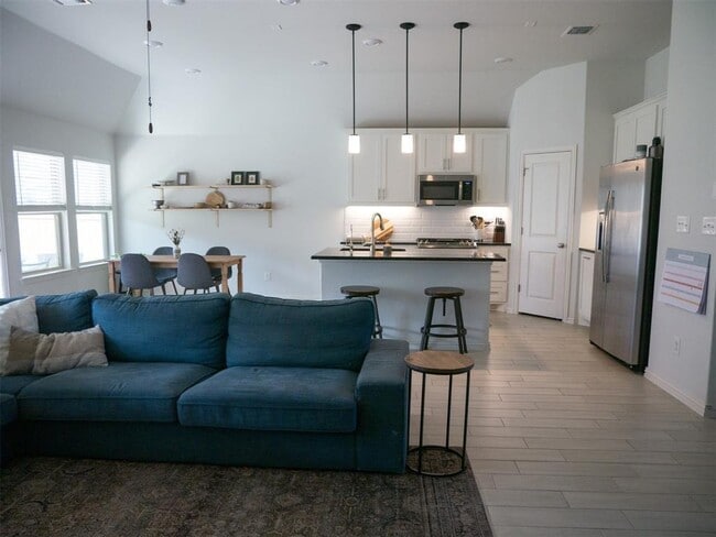 Photo - 292 Eagle Ford Dr