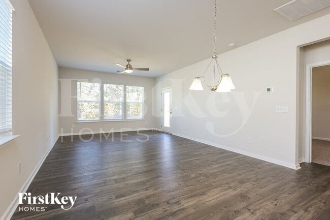 Photo - 534 Hillpark Ln