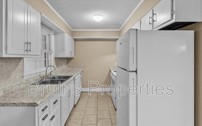 Photo - 1825 Johnson St