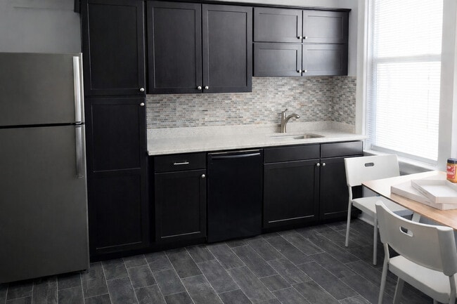 Photo - 1959 W Dickens Ave Unit 2F