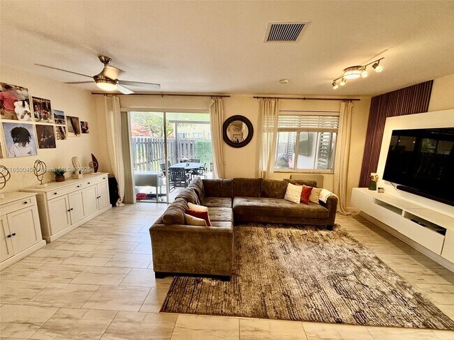 Building Photo - 1420 SE 26th Ave