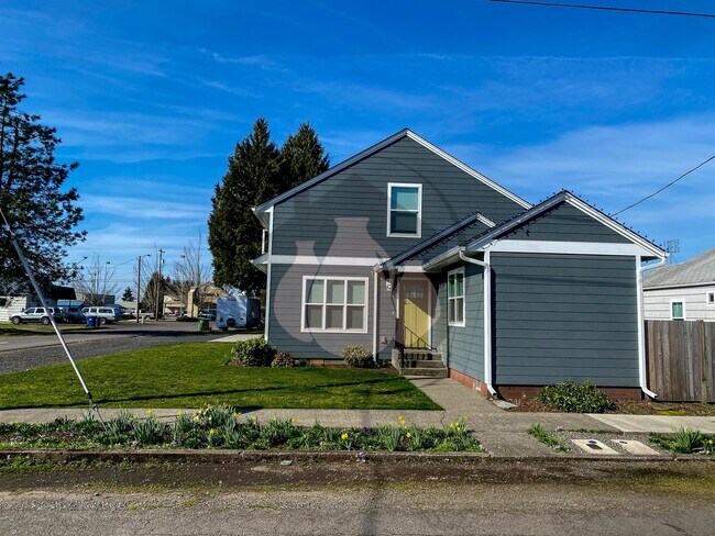 Photo - Gorgeous Stayton Duplex Home - Coming Avai...