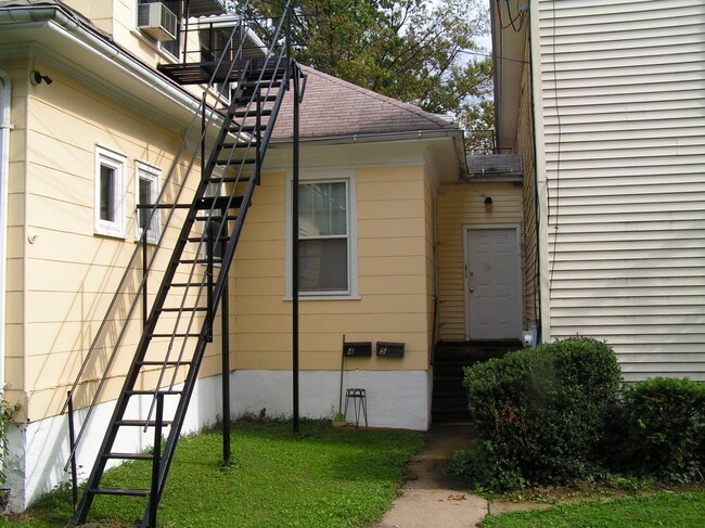 Entrance to Apartment 4 - 815 Rosedale Ave Unit 5