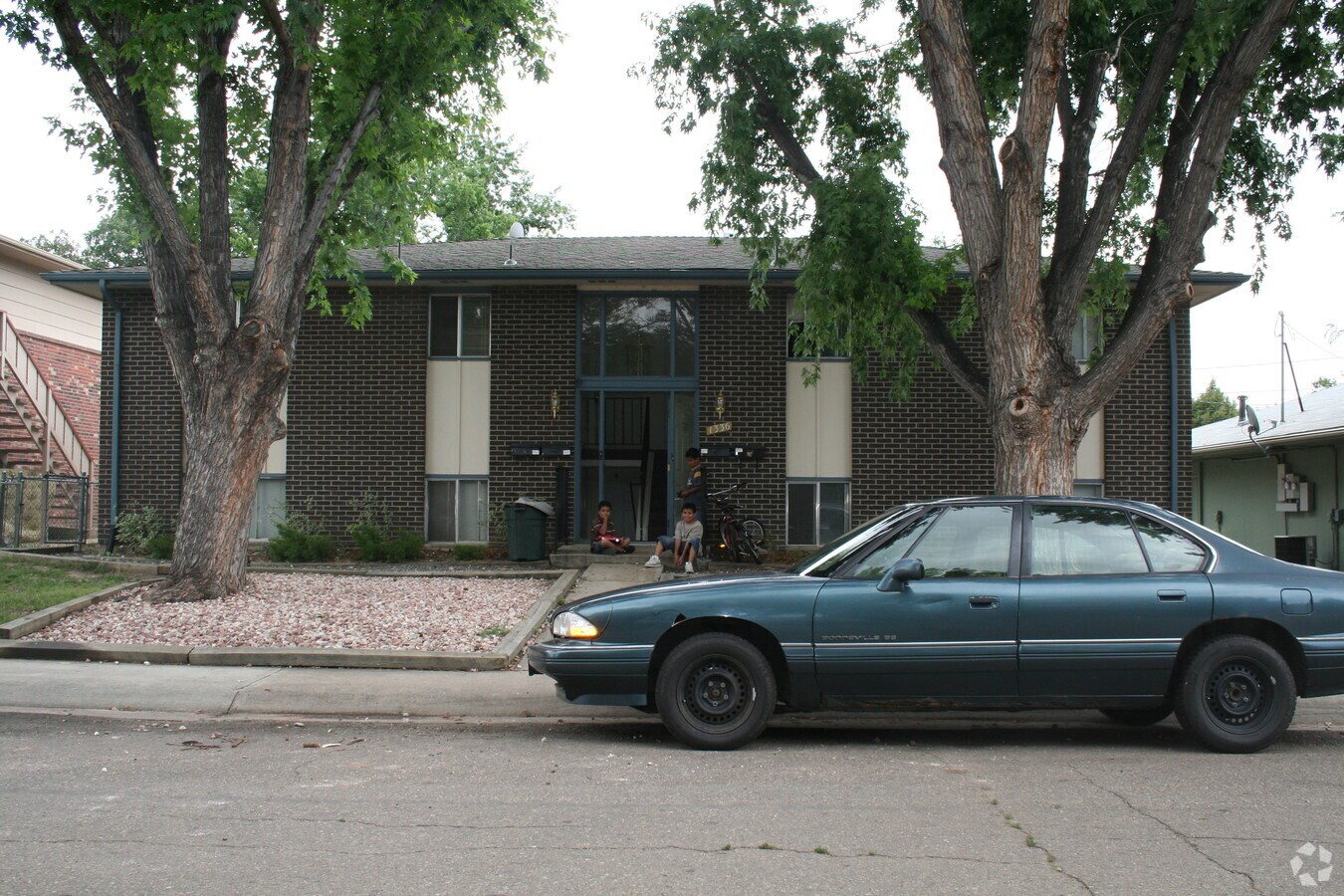 Photo - 1336 Vivian St Apartments