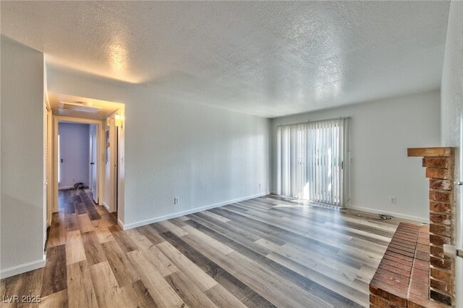 Building Photo - 3790 Shirebrook Dr Unit 98