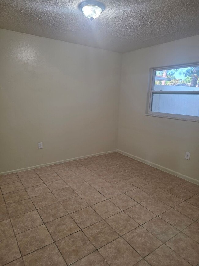 Photo - 3/2 DUPLEX