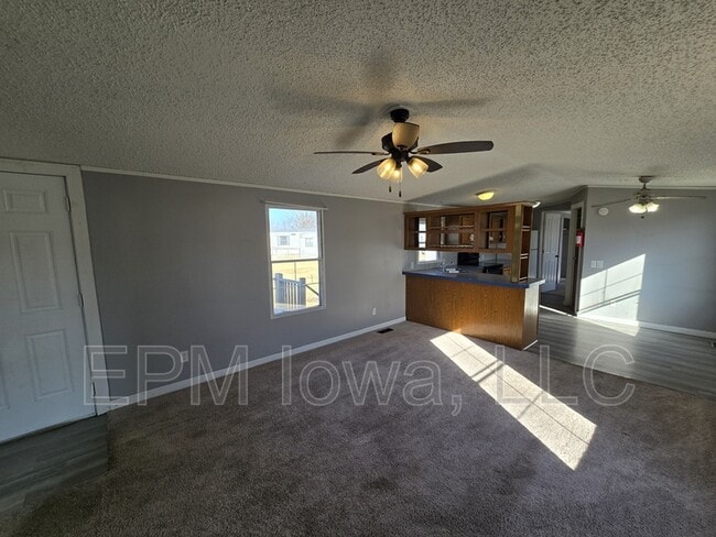 700 W Ridgeway Ave