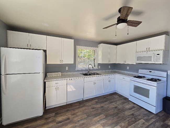 Photo - 749 E Main St