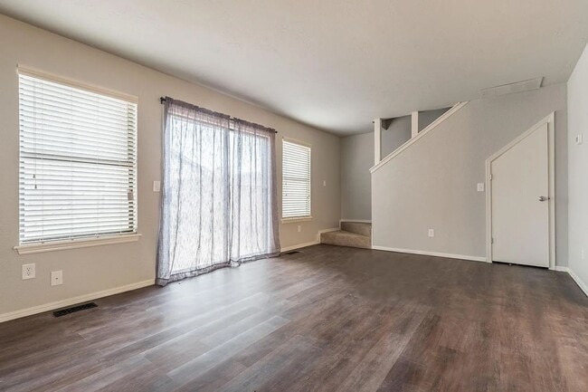 Photo - Beautiful 2BD/2.5 BTH Home Right off of NW Expressway and Shopping Areas