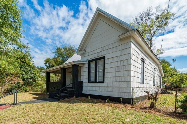 Photo - 233 Alder Ave