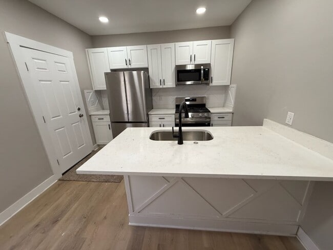 Photo - 1378-1380 Hamlet (Park) Unit 1378 Hamlet