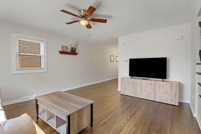 Photo - 2309 Western Ave Unidad 2311