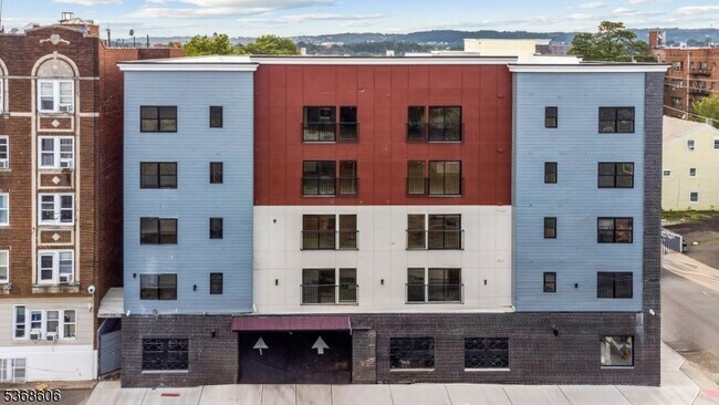 Photo - 180 Carroll St