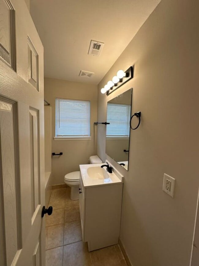 1537 N Avalon Cir Unidad A