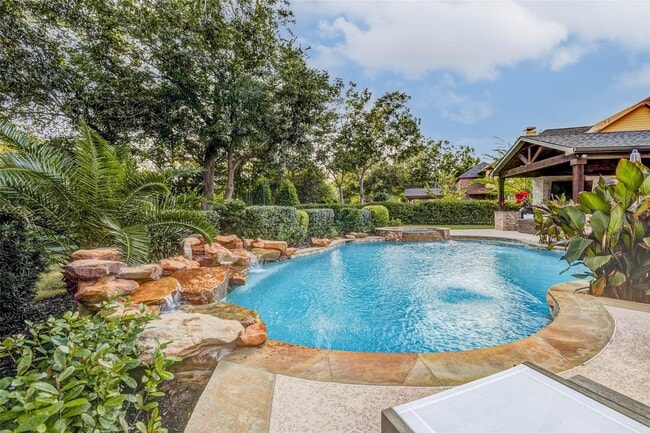 Photo - 5323 Lake Hill Farm Way