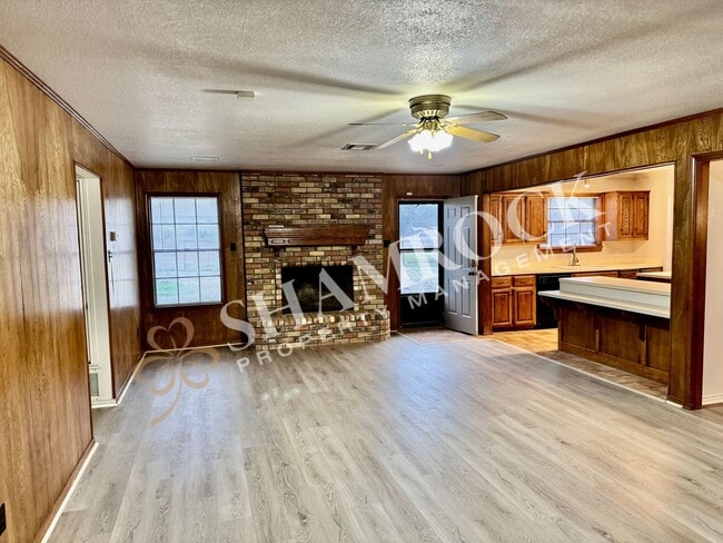 Photo - 712 N Crooked Creek Rd