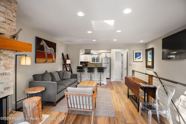 Photo - 108 W Hyman Ave Unit 3