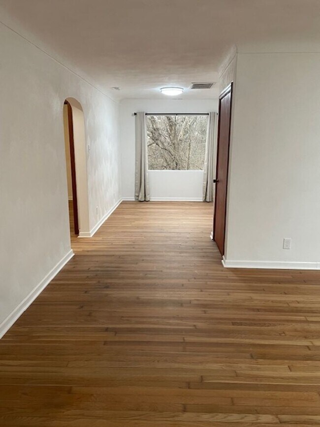 Photo - 10023 St Clair Ave Unidad 1