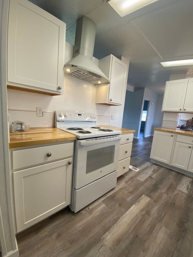 Photo - Updated 3 bedroom 2 bath home in Dallesport.