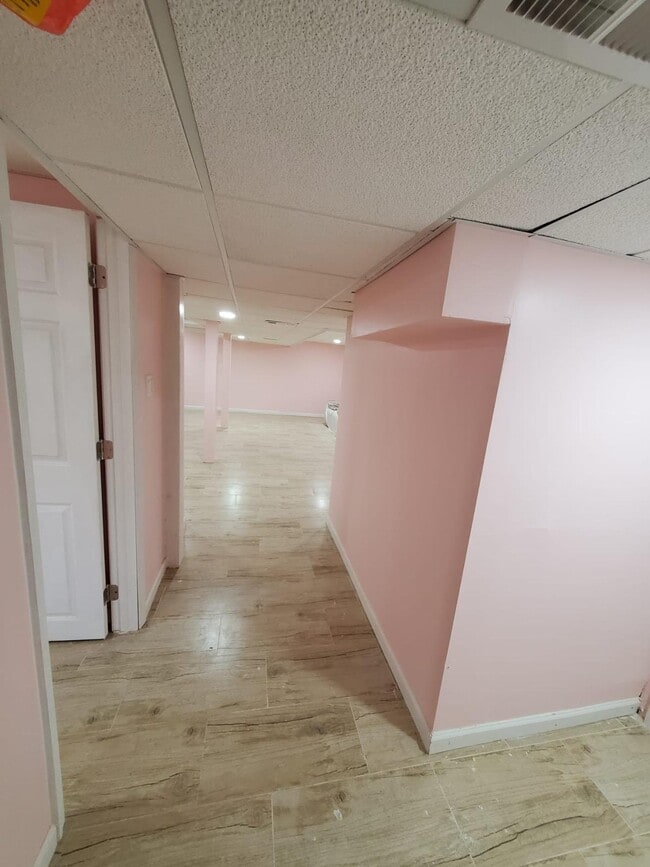 Photo - 133 Roberts Ave W