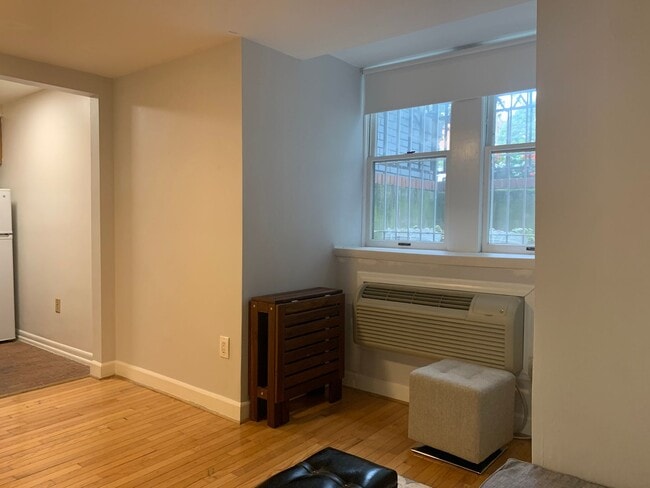 Photo - DC Studio in "Old City"  - Furnished!! Mur...