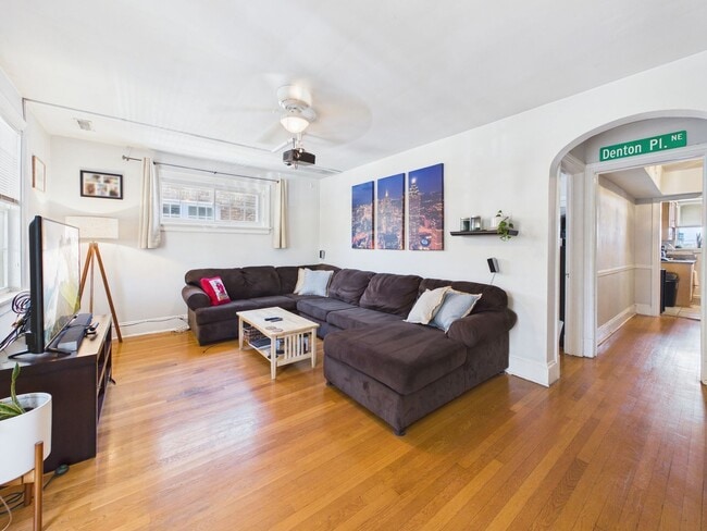 Photo - 3320 W Grace St Unidad 3320 A