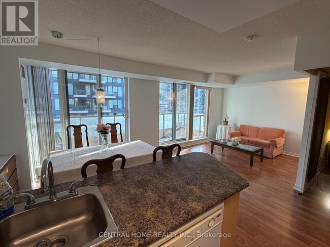 Photo - 76 Shuter St Unit 1207