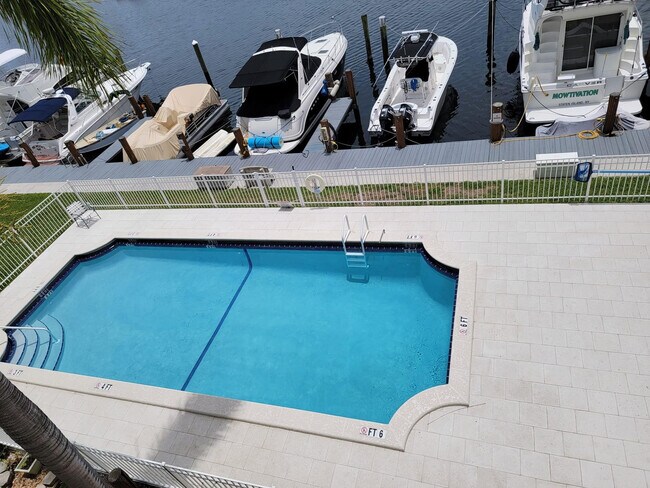 Building Photo - 2100 Diana Dr Unit 310