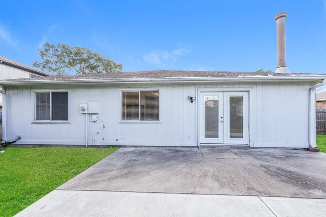 Building Photo - 18034 Lago Forest Dr