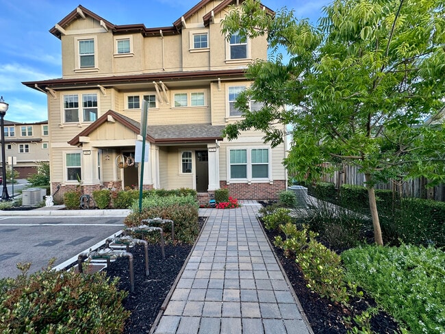 Photo - 174 Ganesha Cmn Townhome