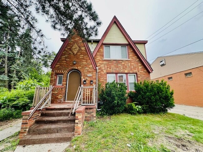 Building Photo - 15895 Cloverlawn Ave Unit 15895 Cloverlawn Upper Rental