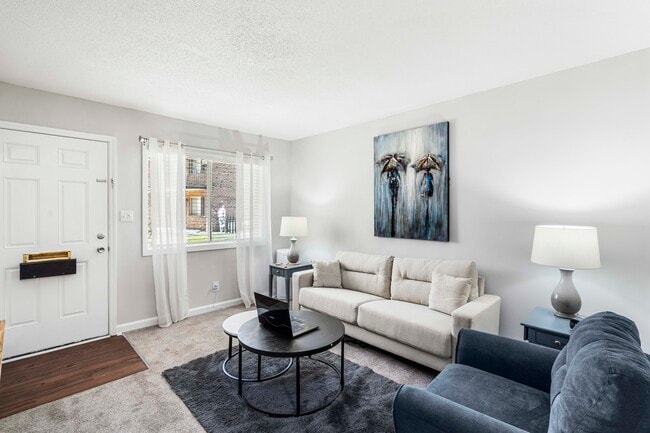 Living room - University Lake